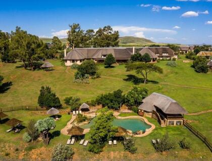 montusi-mountain-lodge-the-pool-and-main-building