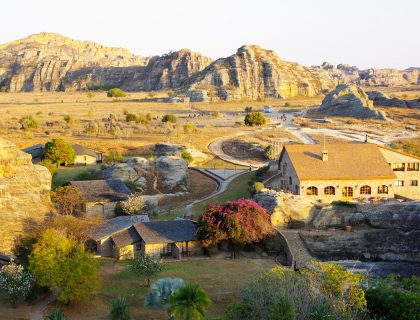 relais-de-la-reine-exteior-pano.