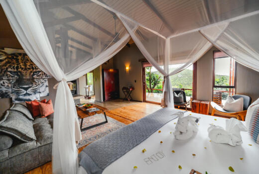 Rhino Ridge Safari Lodge