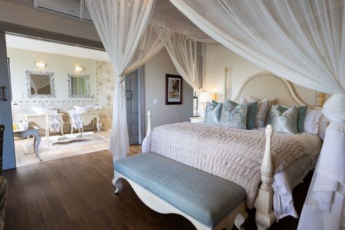 Elba Mountain Suite bed