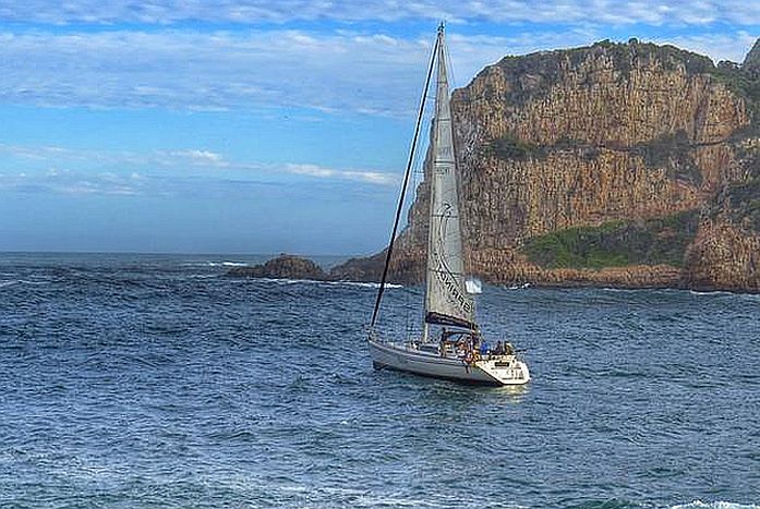 Springtide charters sailing cruises through Knysna Heads