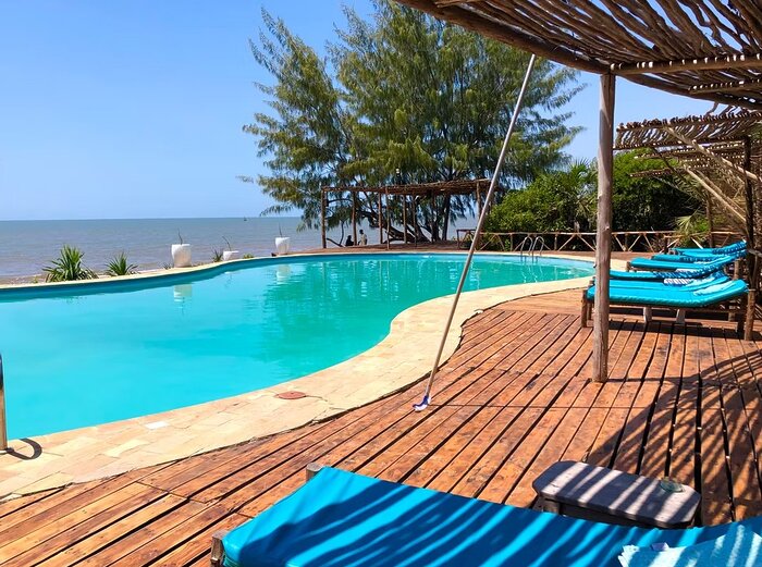 Cedarberg Travel | Saadani Safari Lodge