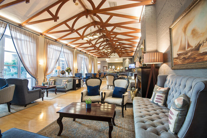 Cedarberg Travel | Commodore Hotel