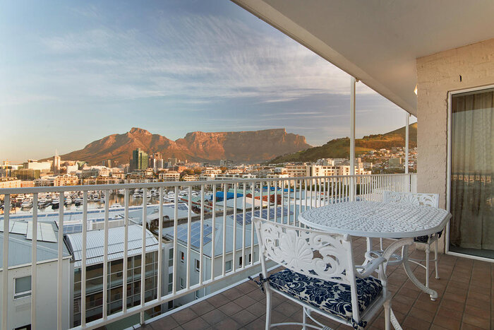 Cedarberg Travel | Commodore Hotel