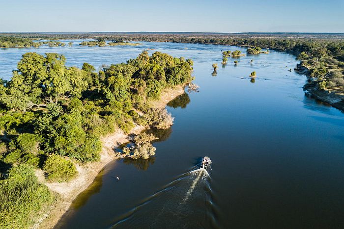 Victoria-Falls-cruising-scott-ramsay-river-club-700