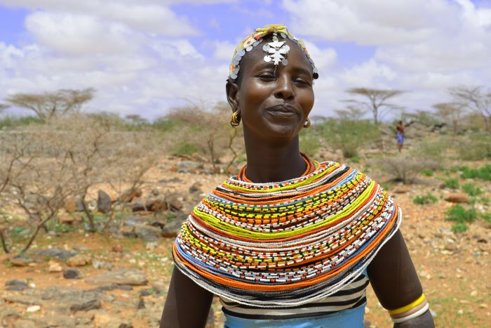 Kenya-lady-traditional-beadwork-SS-700