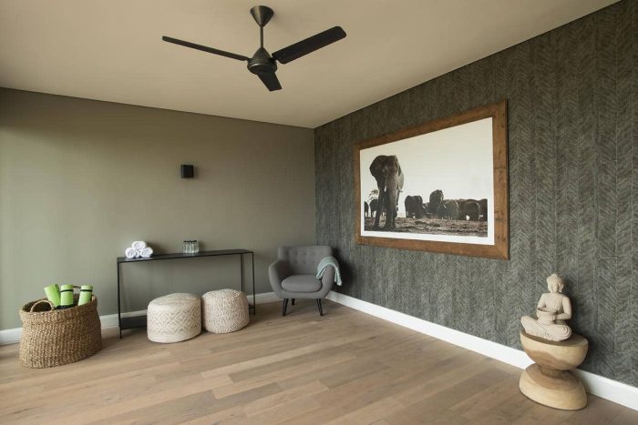 Cedarberg Travel | Mhondoro Safari Lodge & Villa