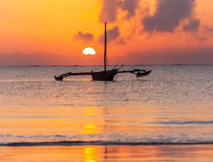 Pirogue in sunset on Kenya safari & beach holiday