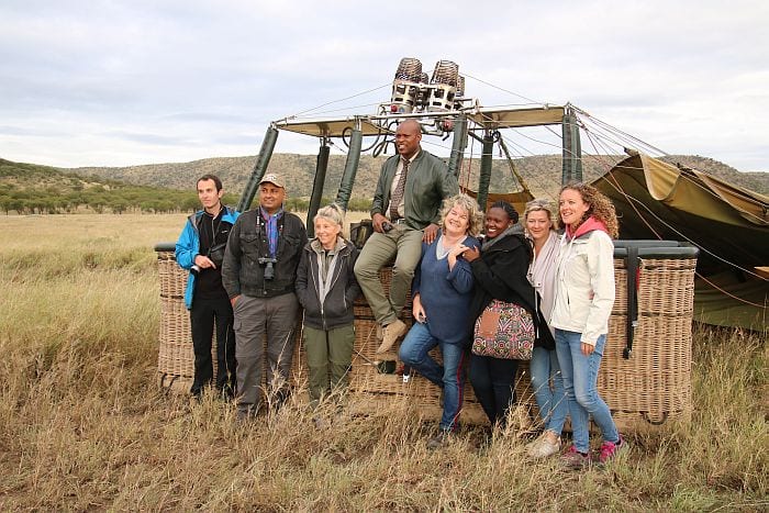 Serengeti-hot-air-ballooning the team!