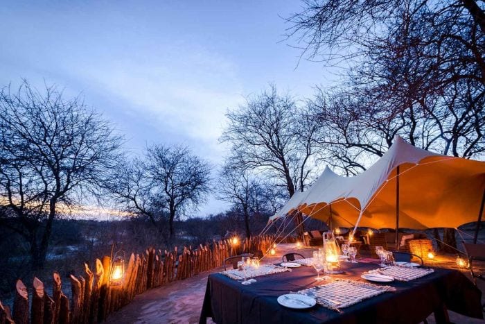 Tuskers-bush-camp-oudoor-dining-700