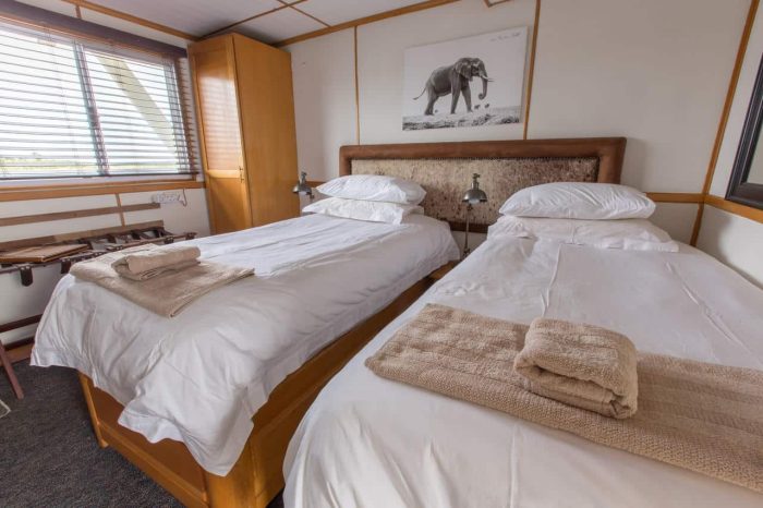 Cedarberg Travel | Pangolin Voyager Houseboat