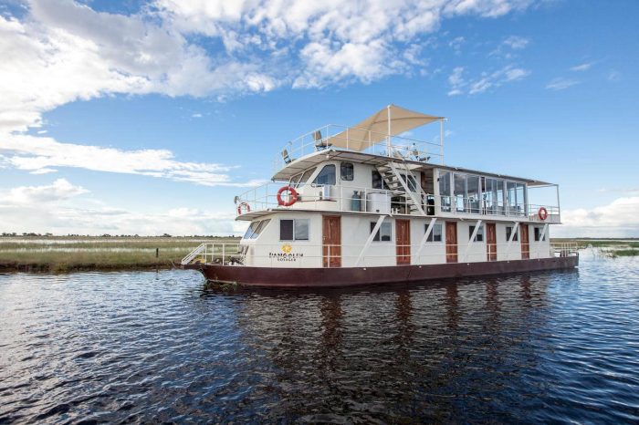 Cedarberg Travel | Pangolin Voyager Houseboat