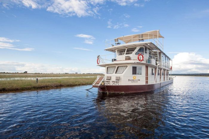 Cedarberg Travel | Pangolin Voyager Houseboat
