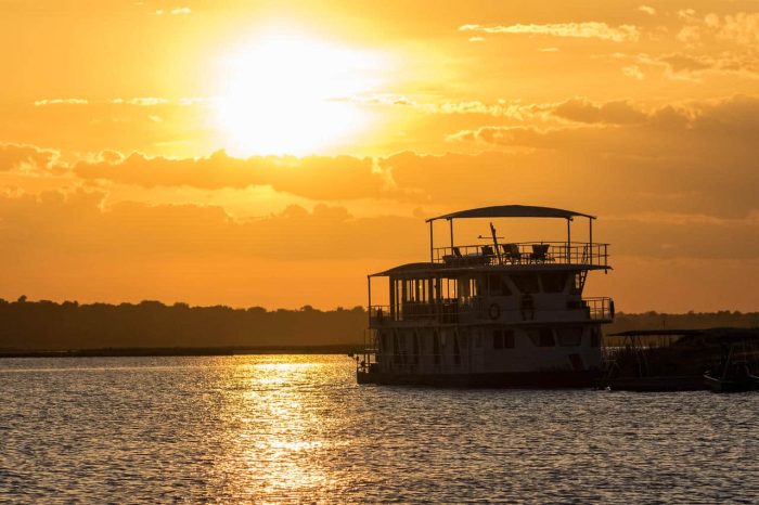 Cedarberg Travel | Pangolin Voyager Houseboat