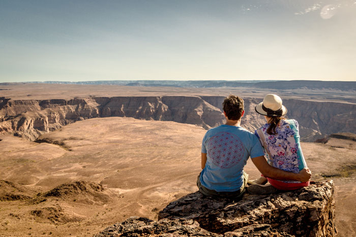 Southern-Honeymoon-romantic-couple-Fish-river-canyon-SS-700