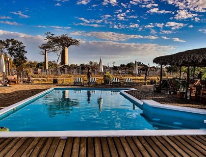 Relais-du-Kirindy-pool-baobab-1020