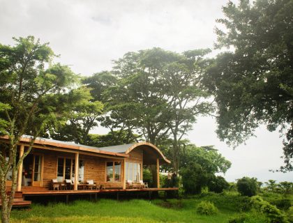 guests_enjoy_the_morning_view_from_the_entamanu_mess.jpg