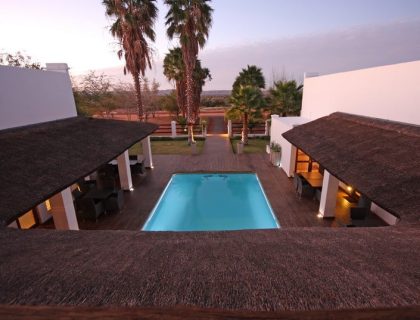 Dundi-lodge-setting