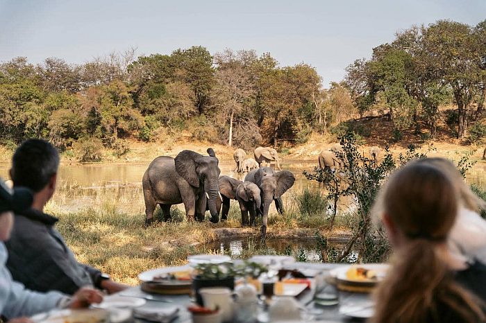 Simbavati river lodge - breakfast view