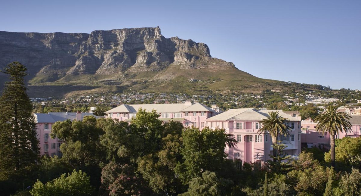Mount-Nelson-location-with-Table-mountain-backdrop