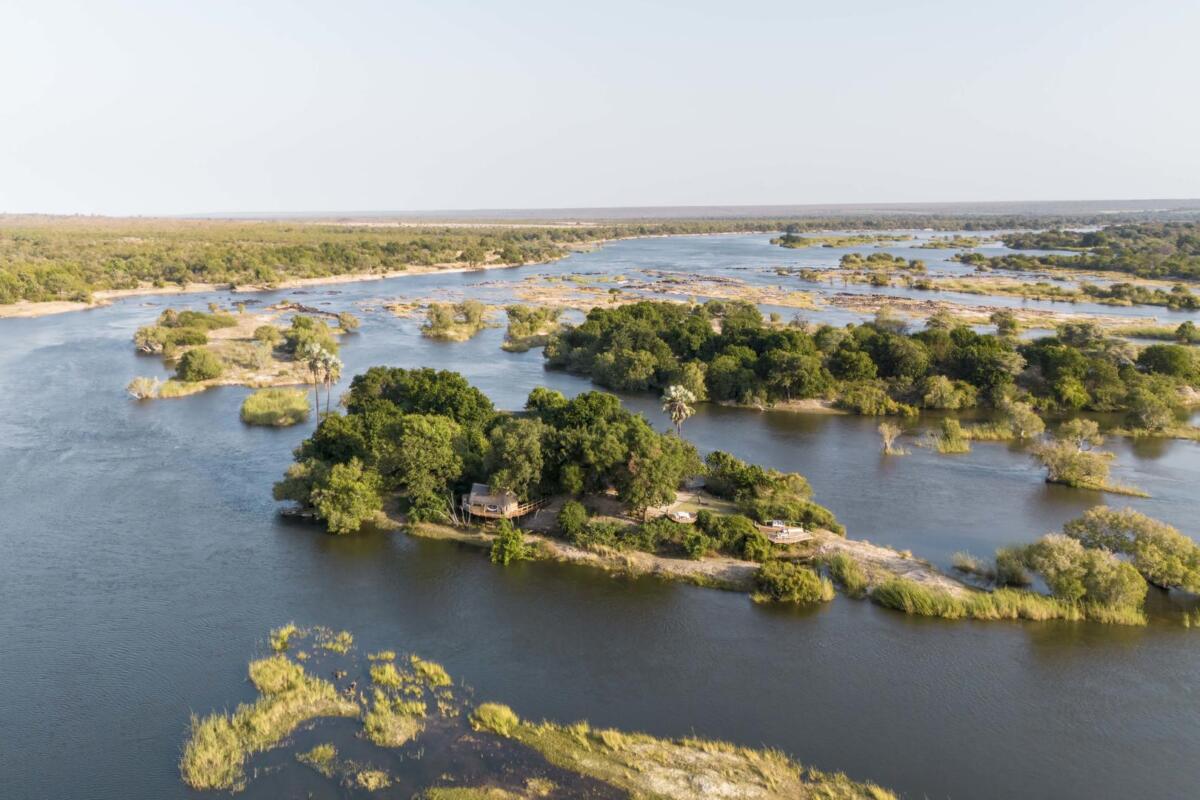 Cedarberg Travel | Sindabezi Island Lodge