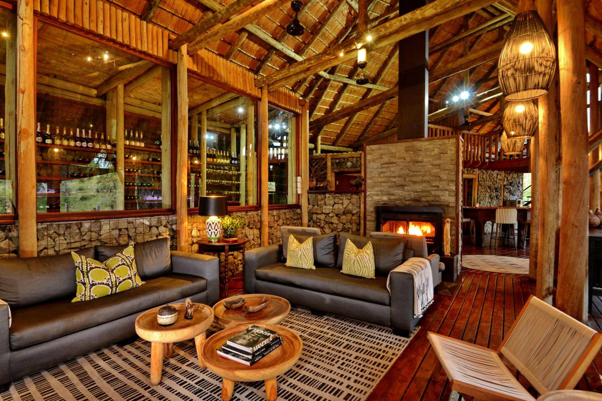 Cedarberg Travel | Rhino Post Safari Lodge