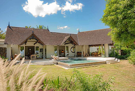 Exclusive Beachfront Pool Villa