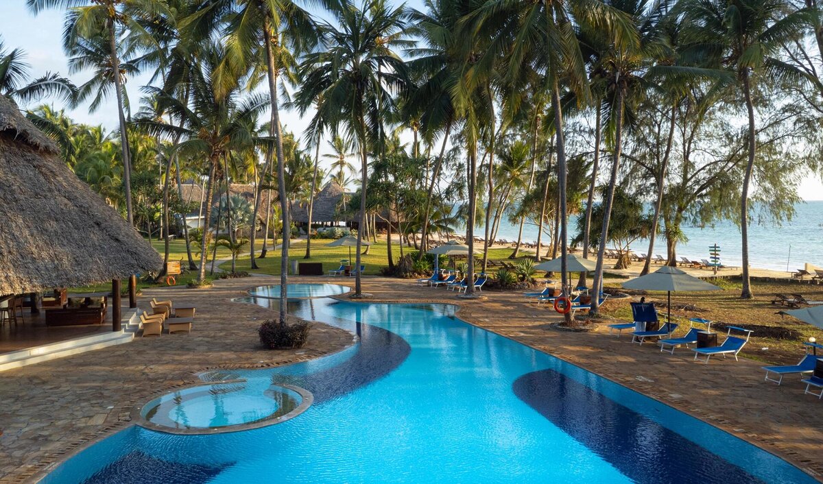 Cedarberg Travel | Bluebay Beach Resort & Spa