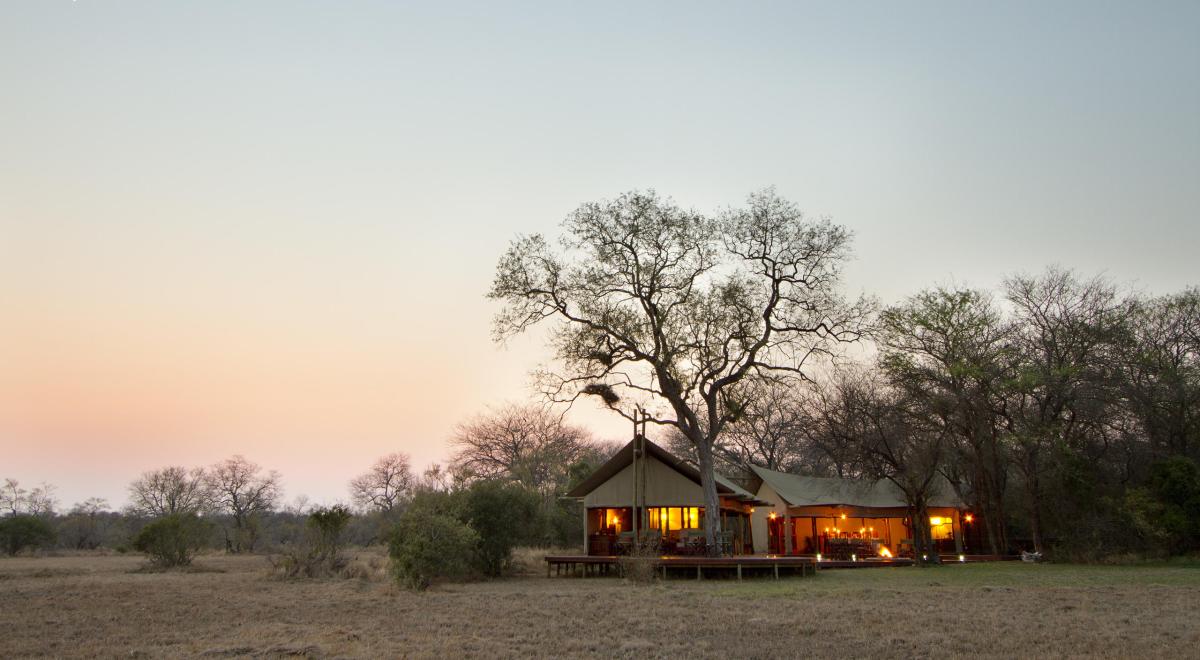 Cedarberg Travel | Rhino Walking Safaris at Plains Camp
