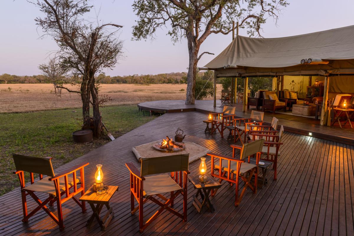 Cedarberg Travel | Rhino Walking Safaris at Plains Camp