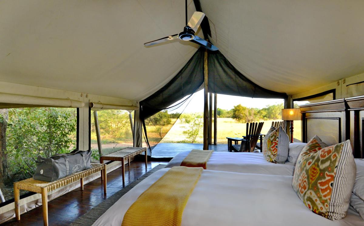 Cedarberg Travel | Rhino Walking Safaris at Plains Camp