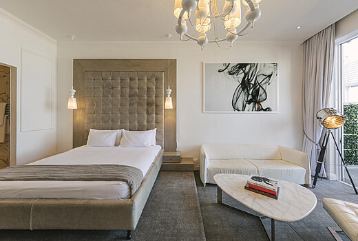 Superior Mountain Facing Room