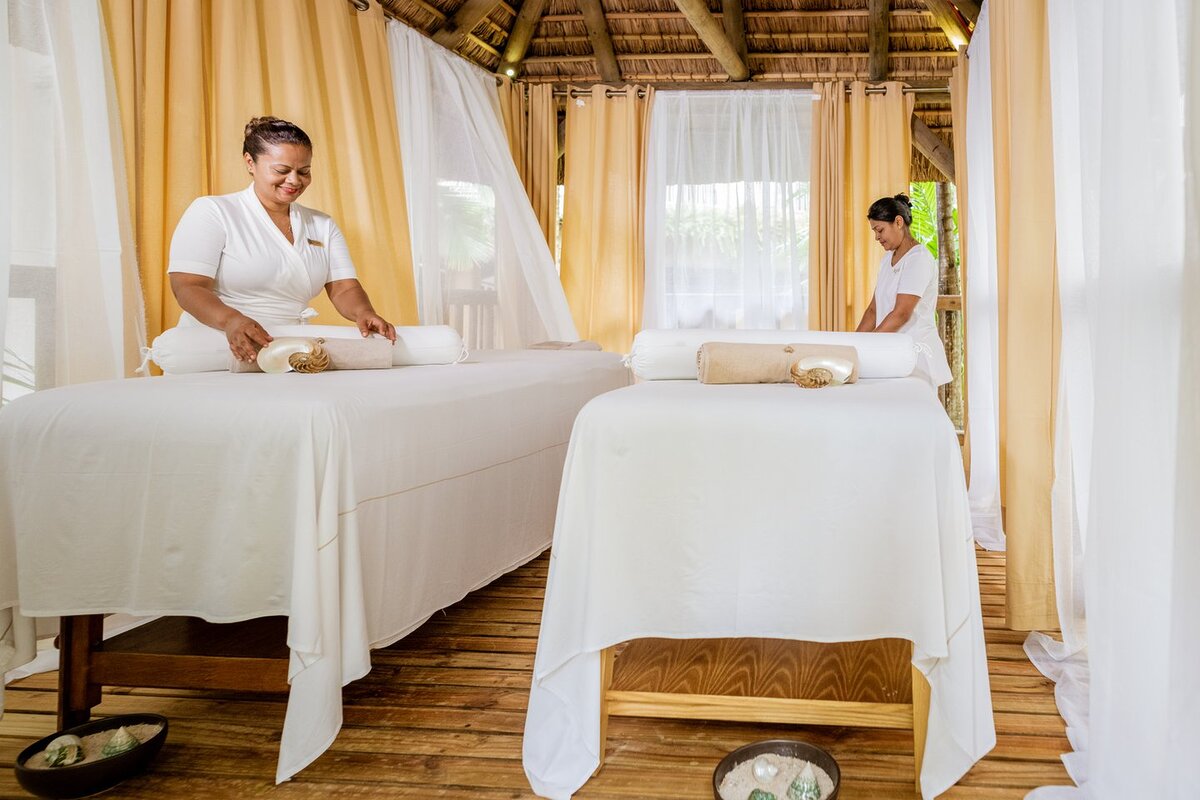 Cedarberg Travel | Victoria Beachcomber Resort & Spa