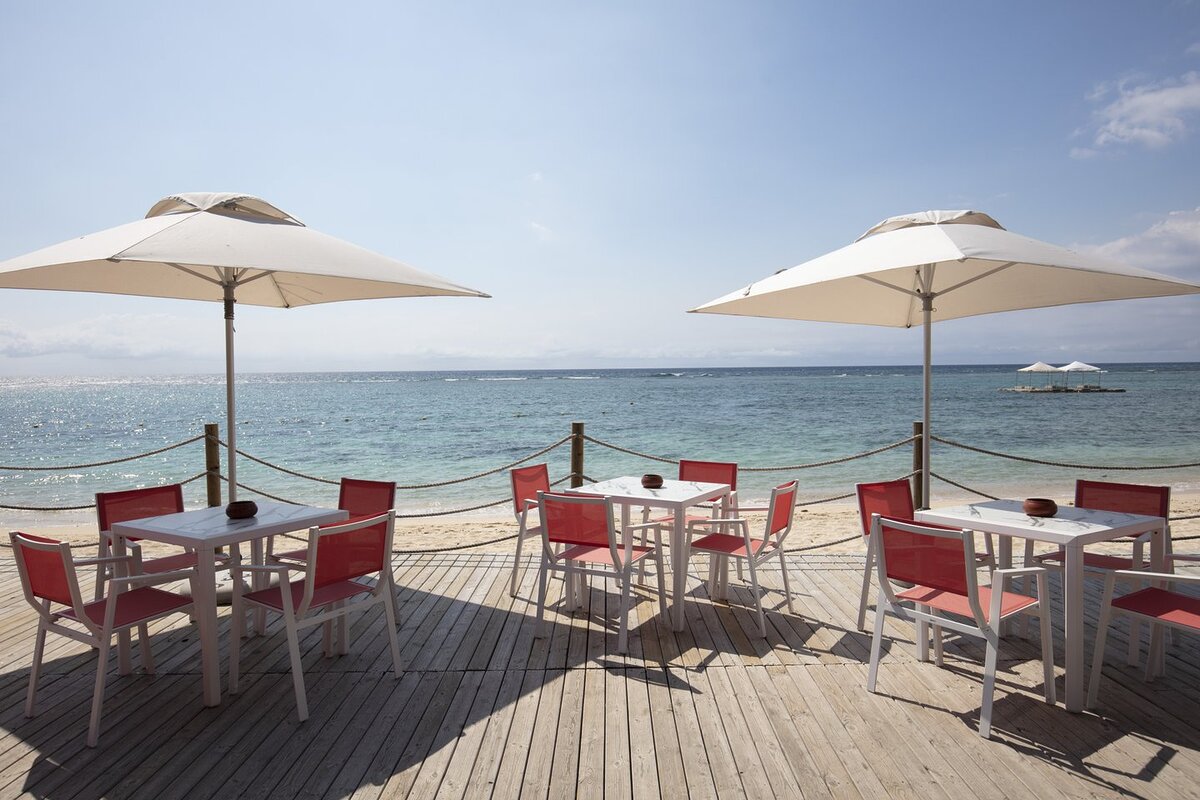 Cedarberg Travel | Victoria Beachcomber Resort & Spa