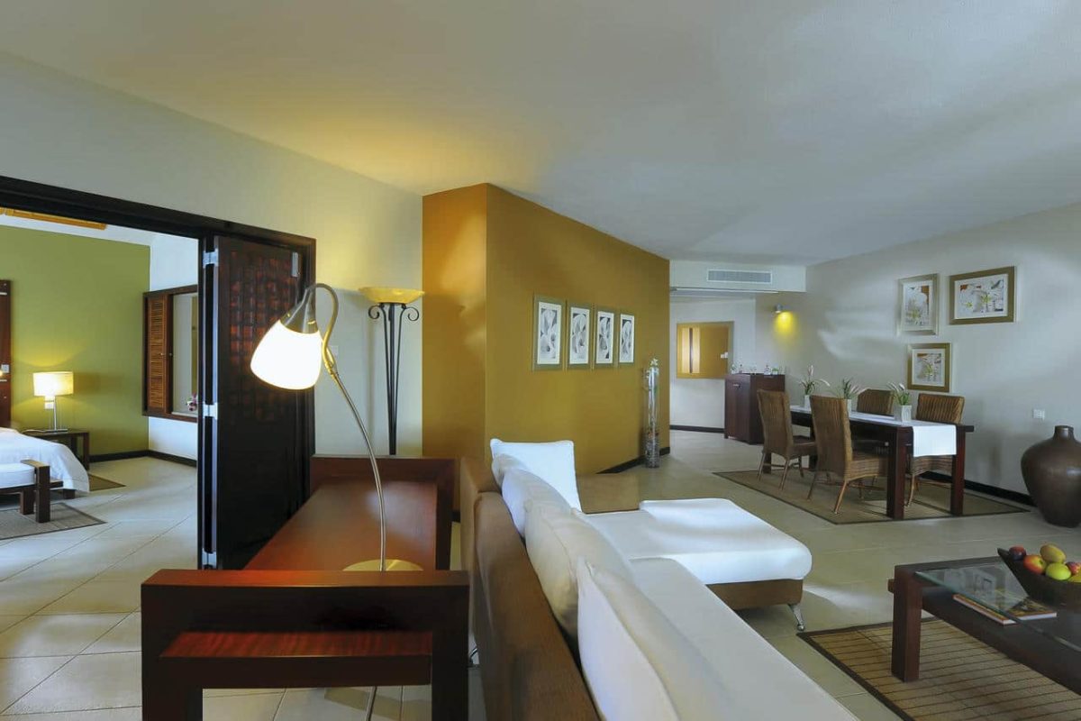 Cedarberg Travel | Victoria Beachcomber Resort & Spa