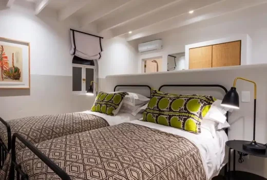 Luxury Room, Coach House