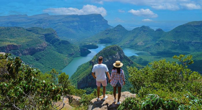 Blyde River Canyon - couple at three rondavels viewpoint