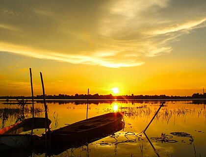 Lake Victoria Loges, yellow sunset